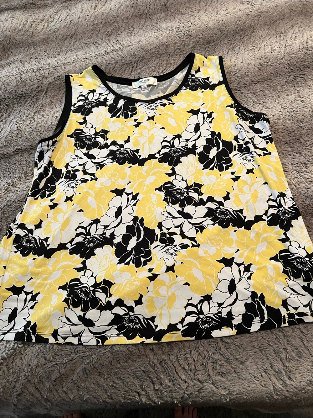 Jones Studio Yellow, Black & White Floral Tank